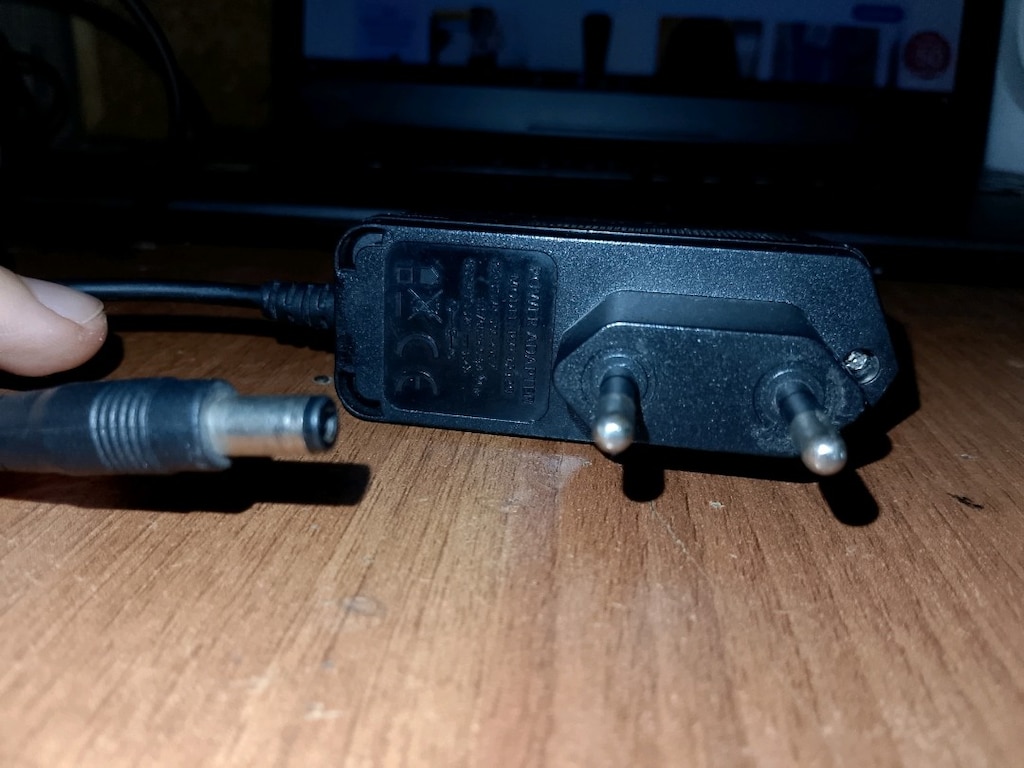 4 ADET ÇALIŞIR DURUMDA GÜÇ ADAPTÖRÜ - 2