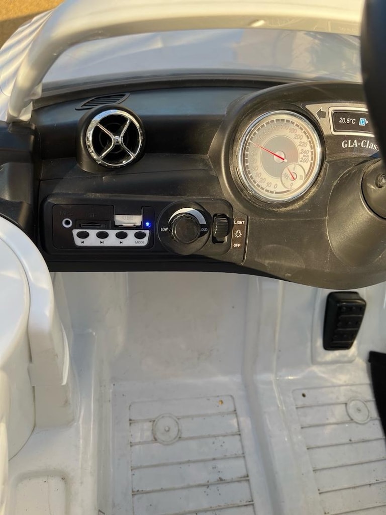 Mercedes akülü araba - 10