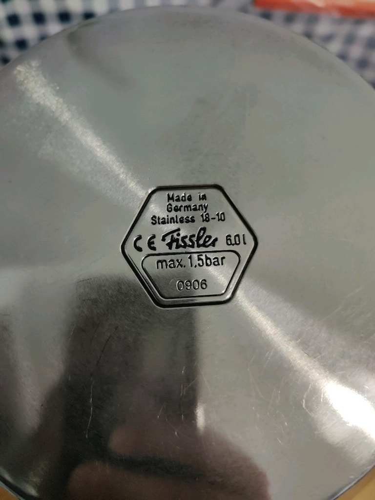 Fissler düdüklü tencere 6 Lt tertemiz kendi orjinal lastiği ve yanında - 5