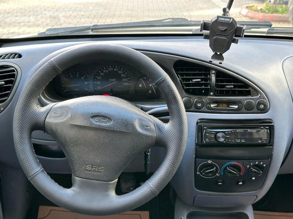 Beyaz Ford Fiesta - 11