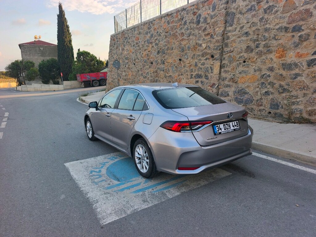 Sahibinden Toyota Corolla 1.8 Hybrid Dream e-CVT 2020 Model - 3