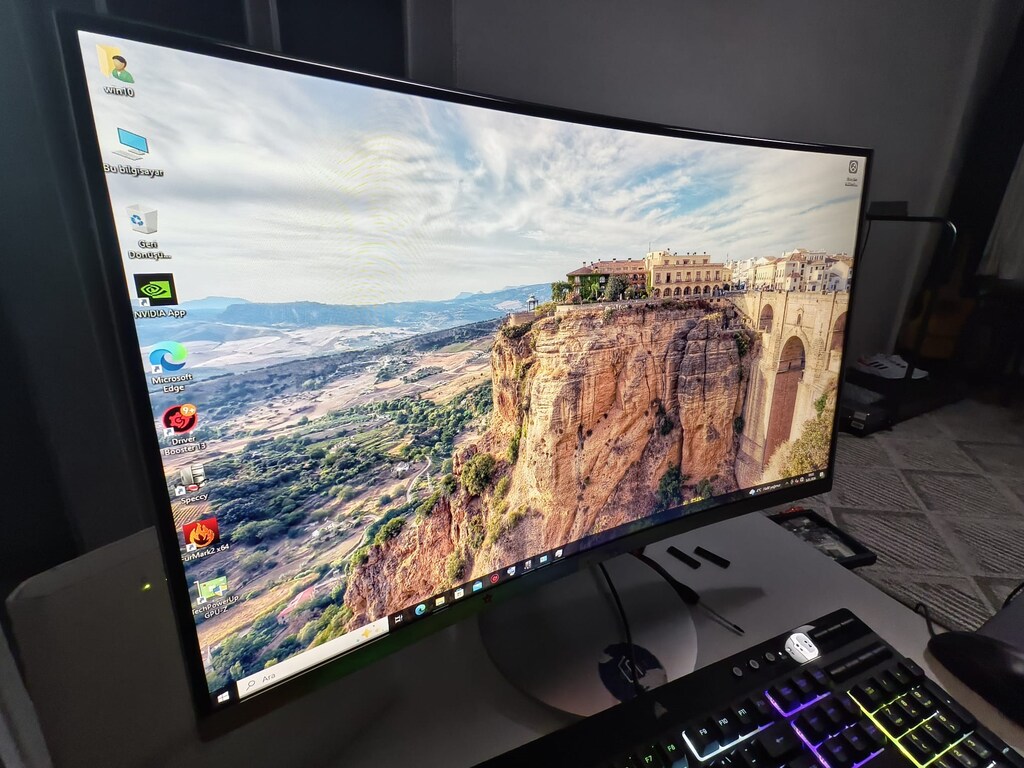 SAMSUNG 27 İNÇ CURVED OYUNCU MONİTÖRÜ - 8
