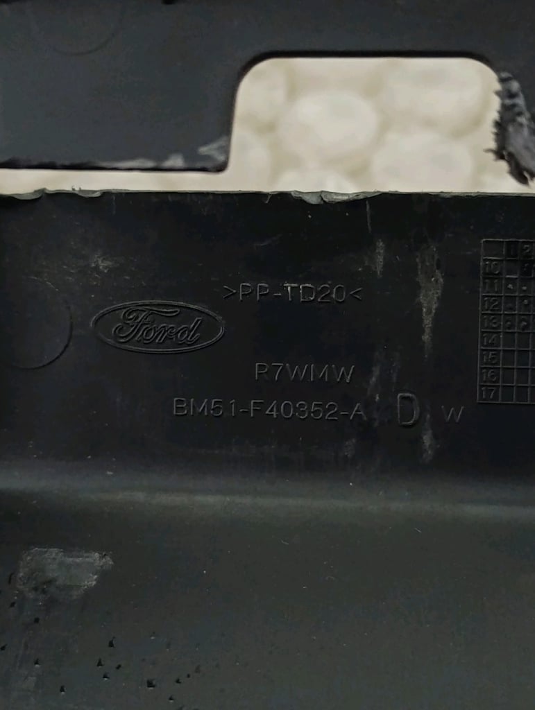 FORD FOKUS 3-3.5 ORİJİNAL ARKA PANEL BAĞAJ kilit üst iç kaplama bakali - 3