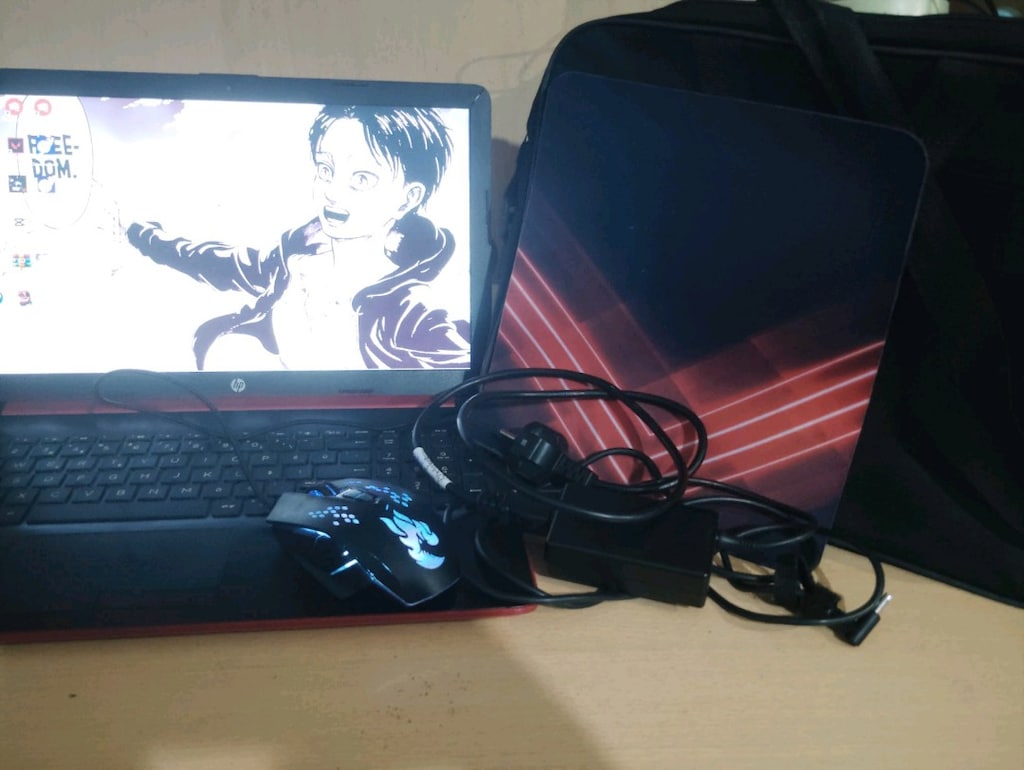 BAKIMLI VE TEMİZ HP LAPTOP - RYZEN 3 / VEGA 3 / 8 GB RAM / 1 TB HDD - 4
