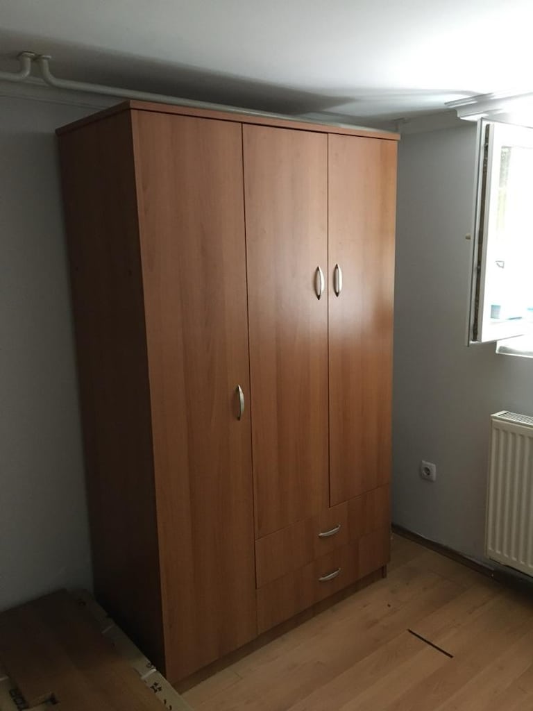 Bahçe katından ( giriş katından )teslim Çok Sağlam 3 Kapılı Gardırop