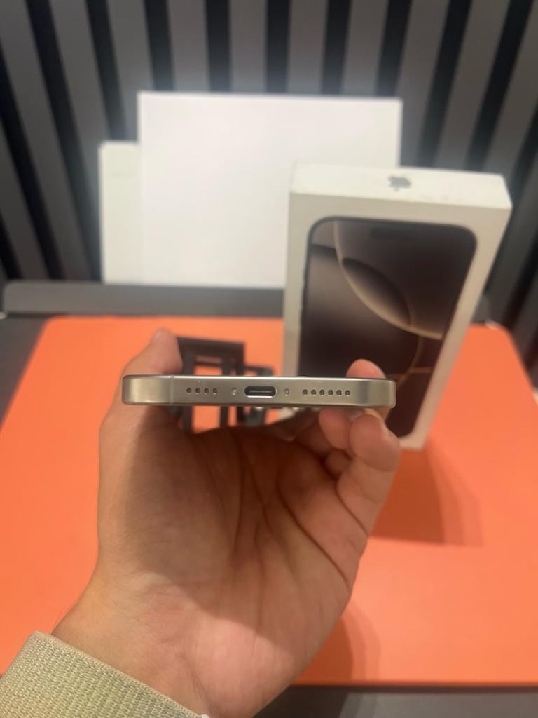 İphone 16 Pro Max Natural Titanium 256GB - 5
