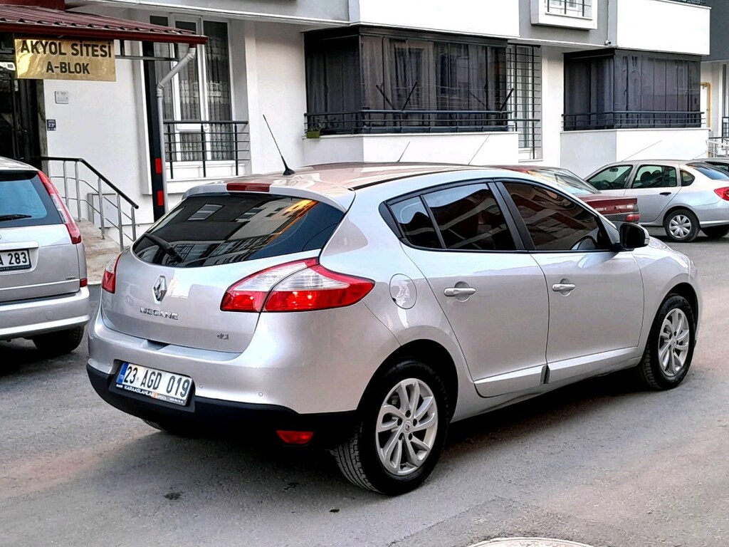 TEMİZ BAKIMLI MEGAN 3 - 7