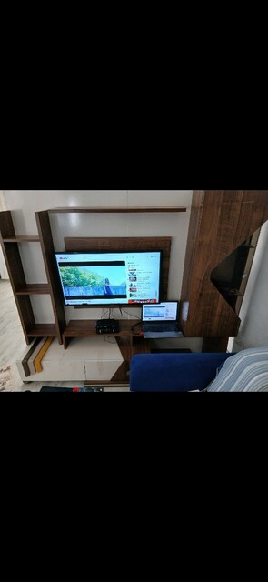 tv ünitesi buz dolabı satılık telivizyon ve laptop satılık değil