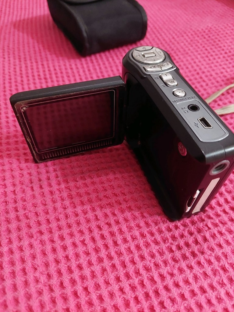Toshiba dijital fotoğraf makinesi. Ürün arızalı ekran açılmıyor. - 7