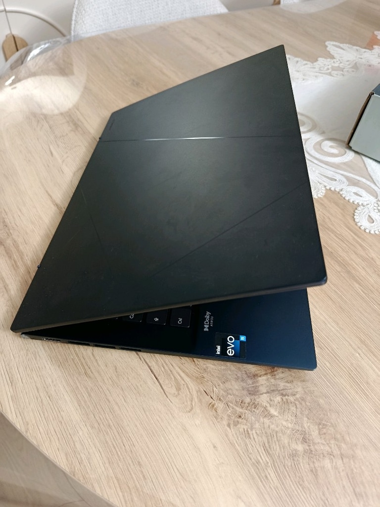 Asus Zenbook 14 - 11