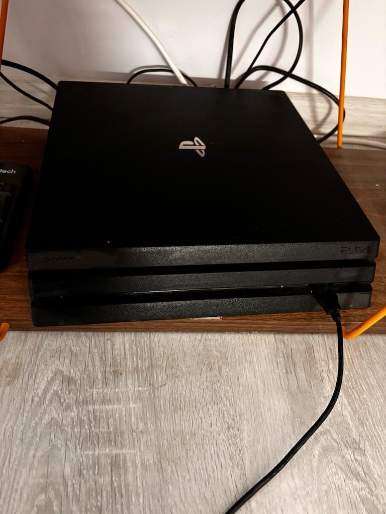 ps4 pro 1tb - 2
