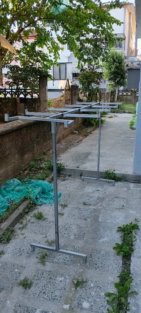 PAZAR İÇİN GİYİM ASKISI.