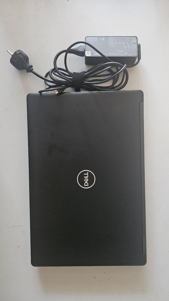 Dell Latidute 5590 İ7 8.Nesil 8 GB Ram 512 GB SSD 15.6" FULL HD - 2