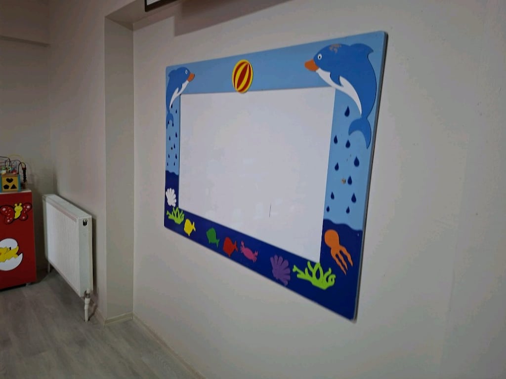 Anaokulu malzemeleri. 3 tane sınıf malzemeleri.cok temiz kullanildi. - 9