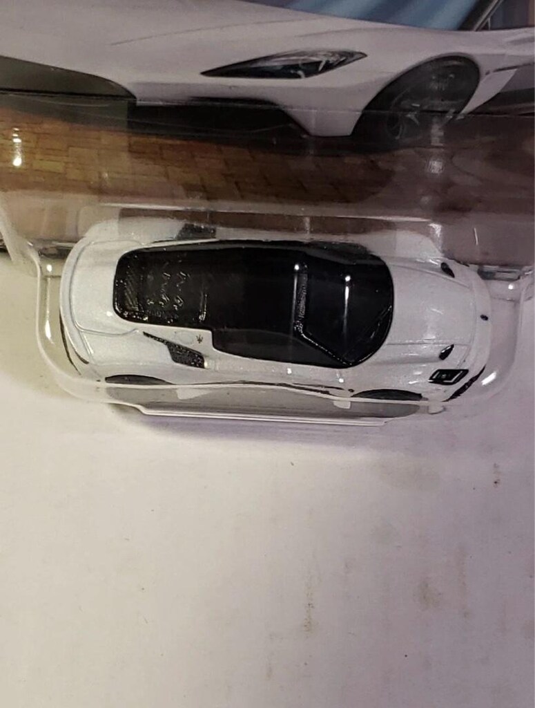 Hot Wheels Premium Boulevard Maserati MC20 - 4