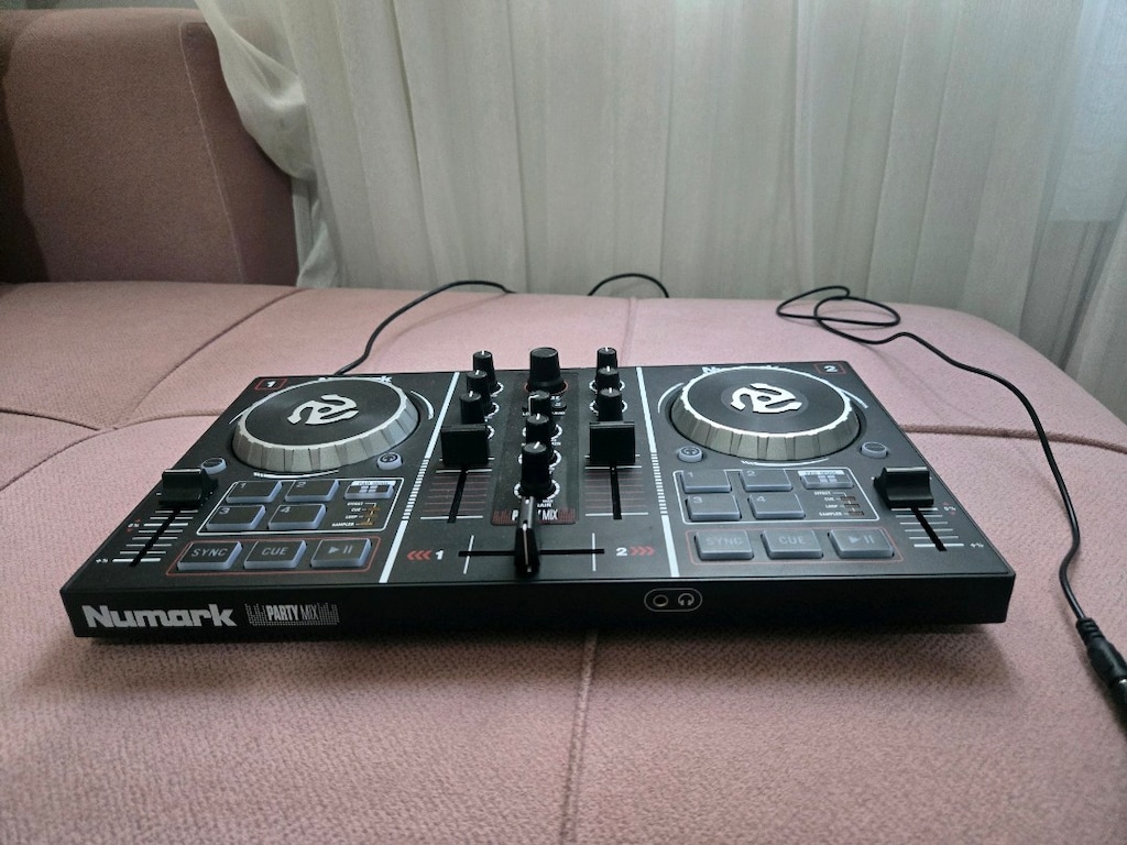 numark party mix dj controller - 5