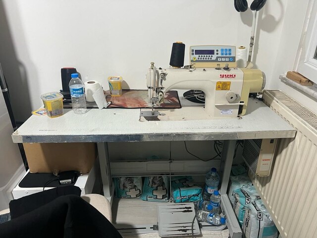 YK-9820DE-4 (Direct Drive elektronik düz sanayi dikiş makinesi).