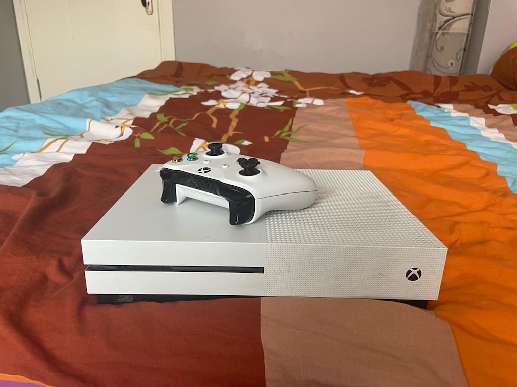 XBox One S - 3