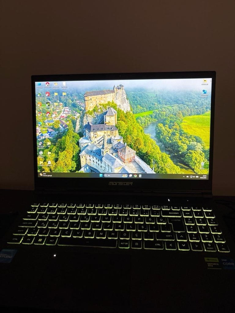 OYUNCU LAPTOP ABRA A5 V20.7.1 İLANDA !!