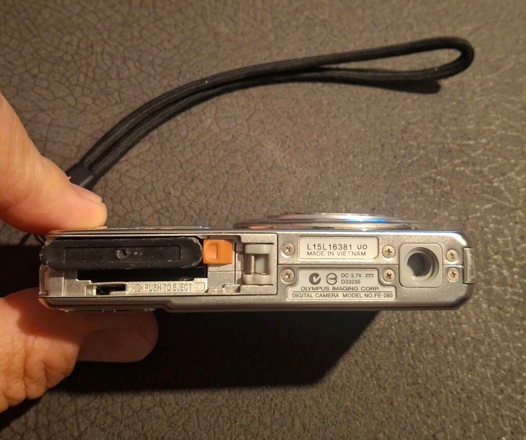 OLYMPUS FE-280 - 5
