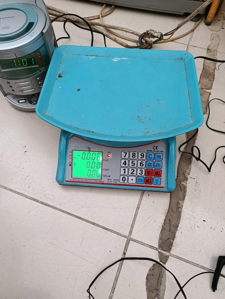 TERAZİ 900TL GİTAR 1,500TL ANTİKA BAKIR DARBUKA 2,500TL - 3