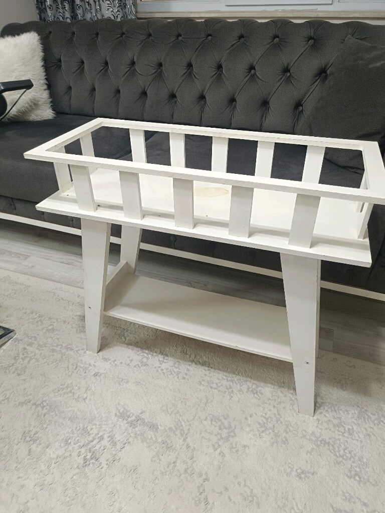 Çiçeklik saksılık ahşap masa