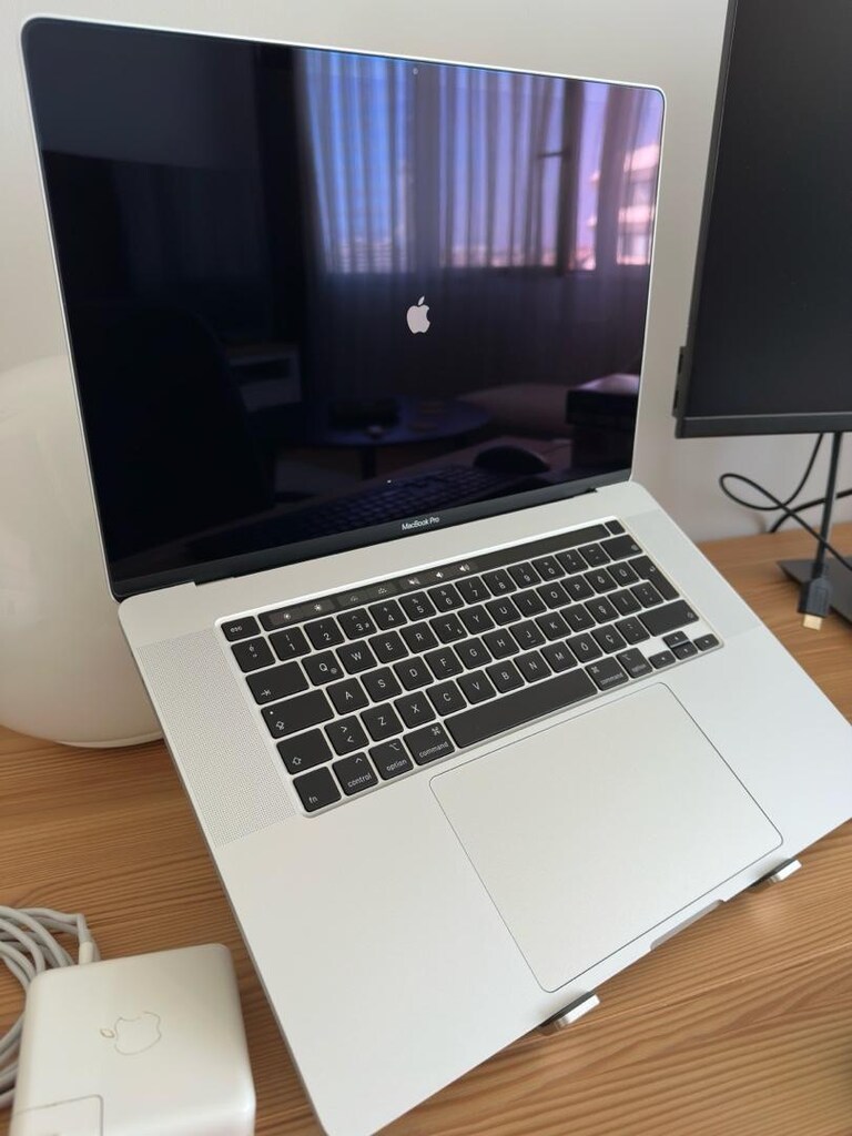 MacBook Pro 2019 16” i7 16GB Kutulu Temiz Kullanılmış - 2