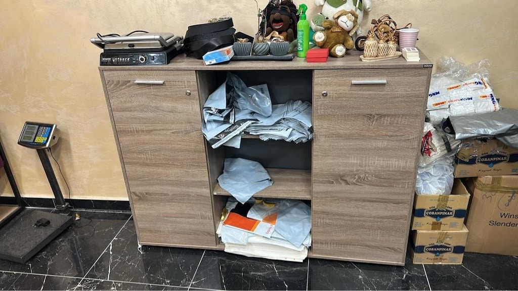 Çok az Kullanılmış Ofis Masası ve Dolabı Takım - 4