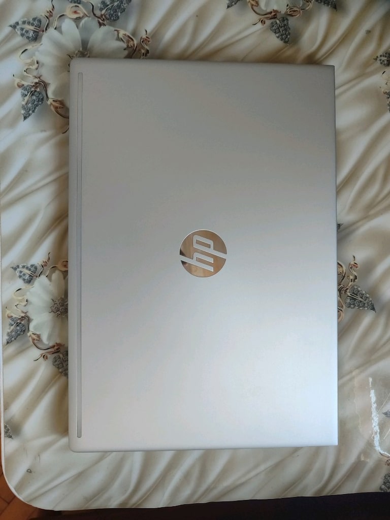 HP laptop AMD Ryzen 5 3500U / Vega grafik 8 GB RAM Windows 10 Pro