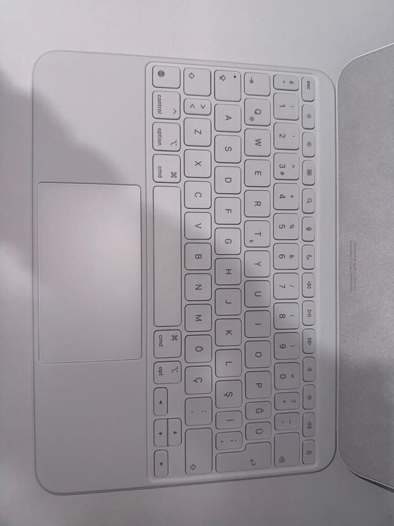 APPLE MAGIC KEYBOARD - 2