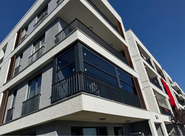 HER EBATTA GİYOTİN SİLİNEBİLİR CAM BALKON