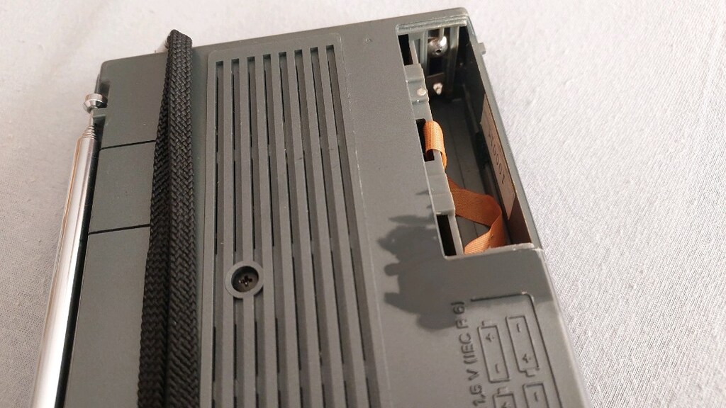 GRUNDIG YACHT BOY 210 ALMAN MALI 1985 ÜRETİMİ RADYO - 11