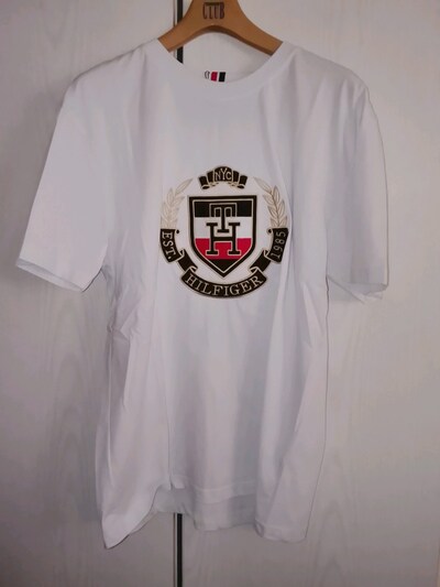 Tommy Hilfiger t-shirt.