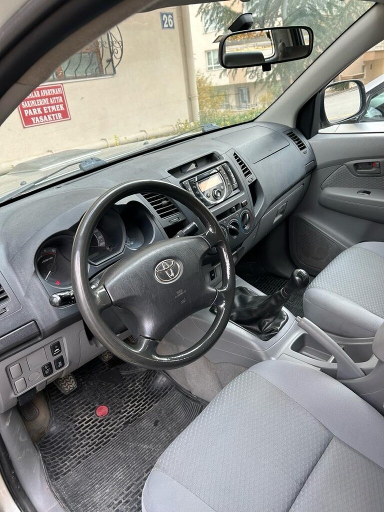 Toyota Hilux Comfort 2.5 4x2 - 8