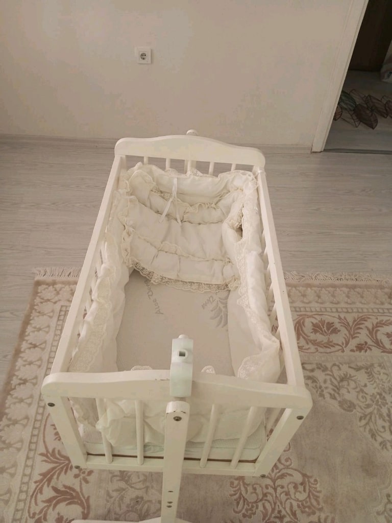 Beyaz Ahşap Sallanan Bebek Beşiği – Yatağıyla Birlikte - 2