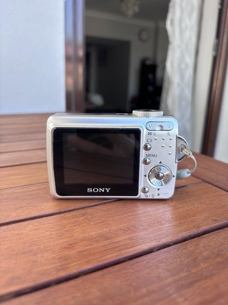Sony Cyber-shot DSC-S500 6.0 MP Dijital Fotoğraf Makinesi (Arızalı) - 3