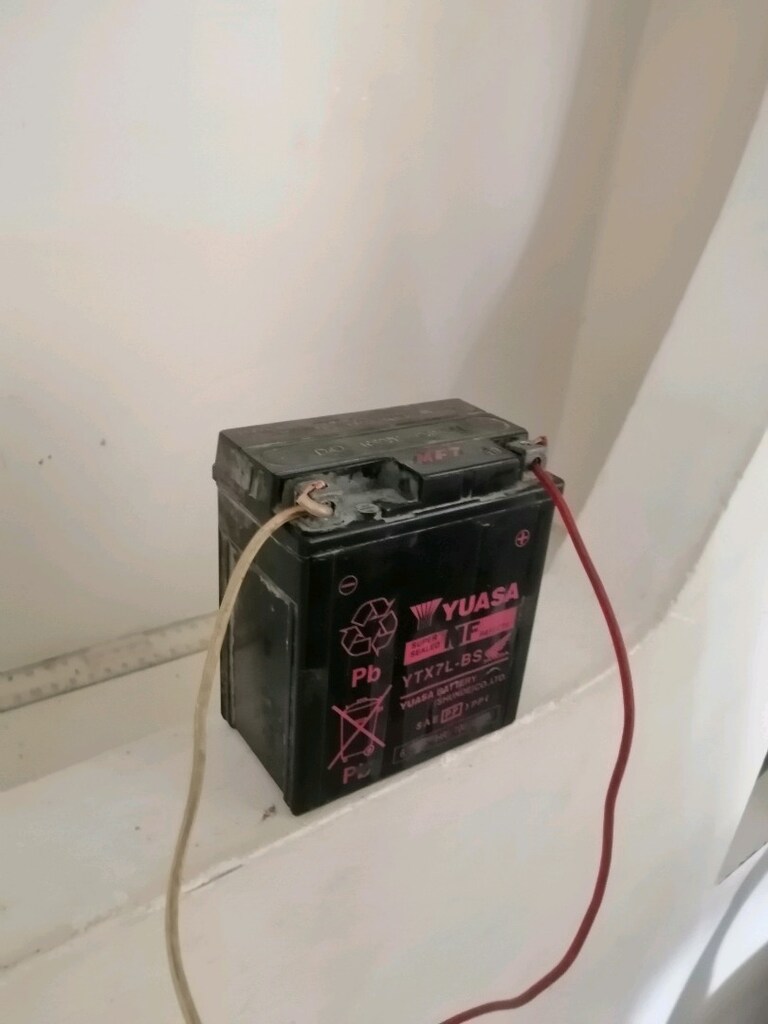 motor aküsü 2 ci eldir evde kullanıyorum ihtiyacı olan varsa buyursun - 2