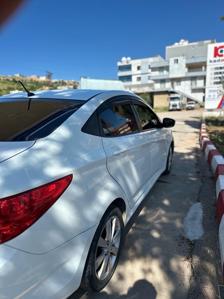 Hyundai Accent blue - 3