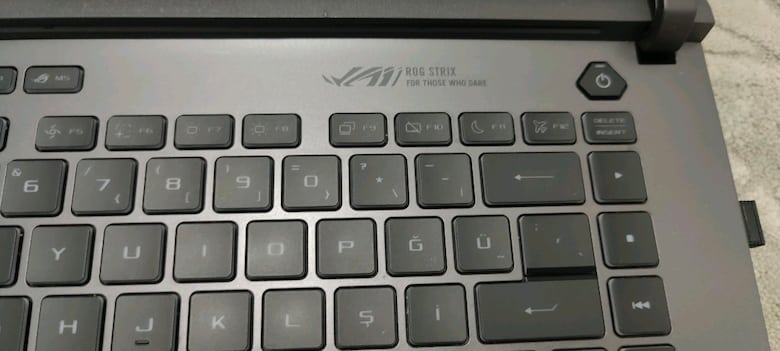 Asus ROG Strix G615 | Ultra 7 255HX | RTX 5070Ti | 16GB RAM - 4