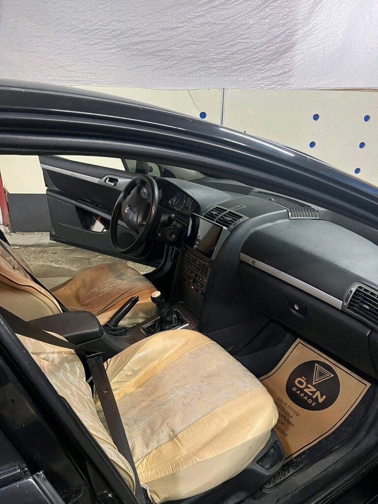 Peugeot 407 - 11