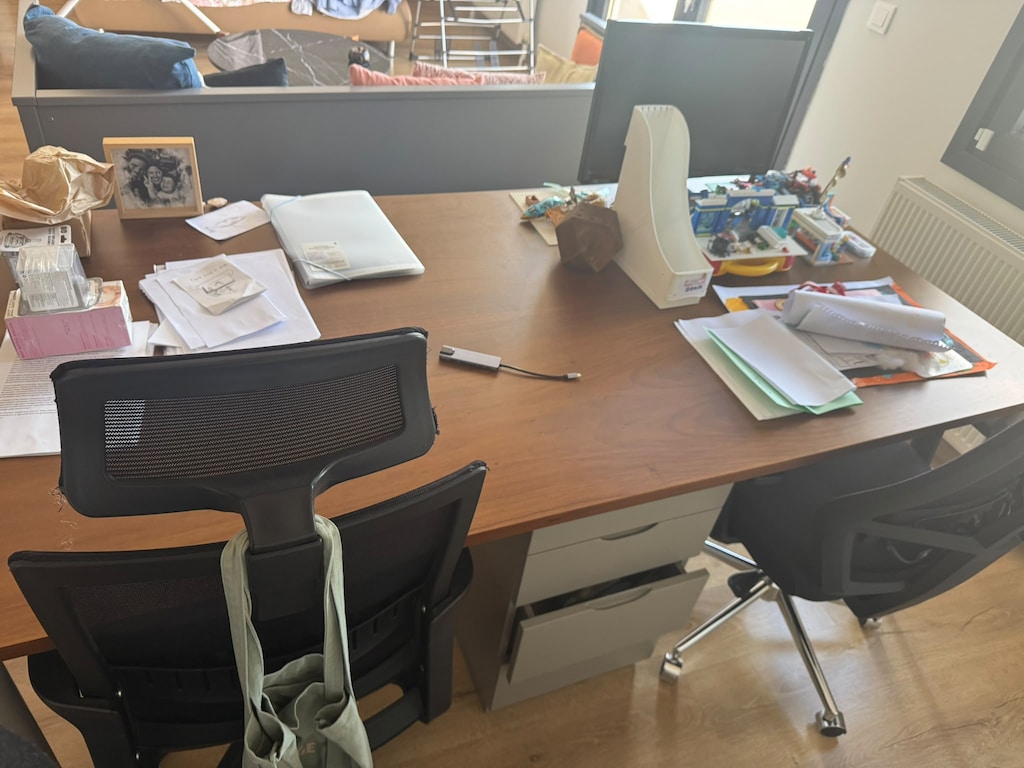 2 Kişilik Sıfırdan farksız Çalışma masası, ortada kesonlu - 2