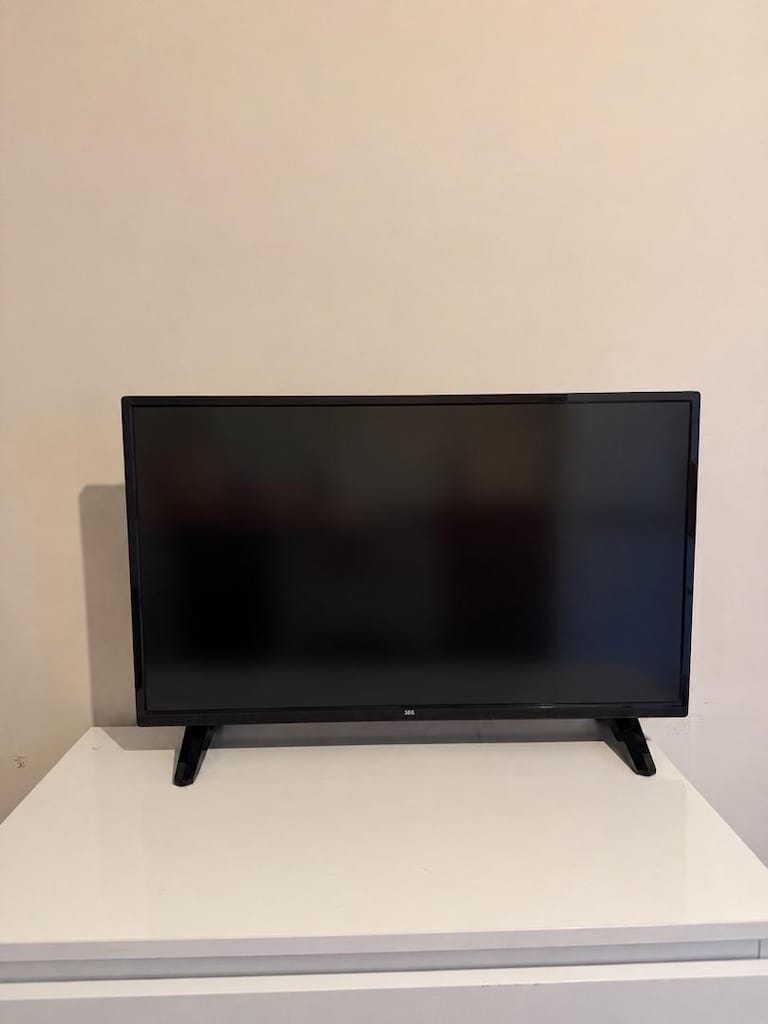 SEG 32” (81 Ekran) Dahili Uydu Alıcılı LED TV – Temiz Durumda