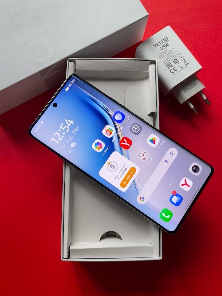 Tecno Camon 40 Pro - 2