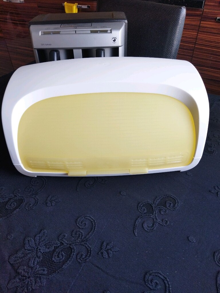 Tupperware ekmek kutusu sarı ve beyaz renkte - 3
