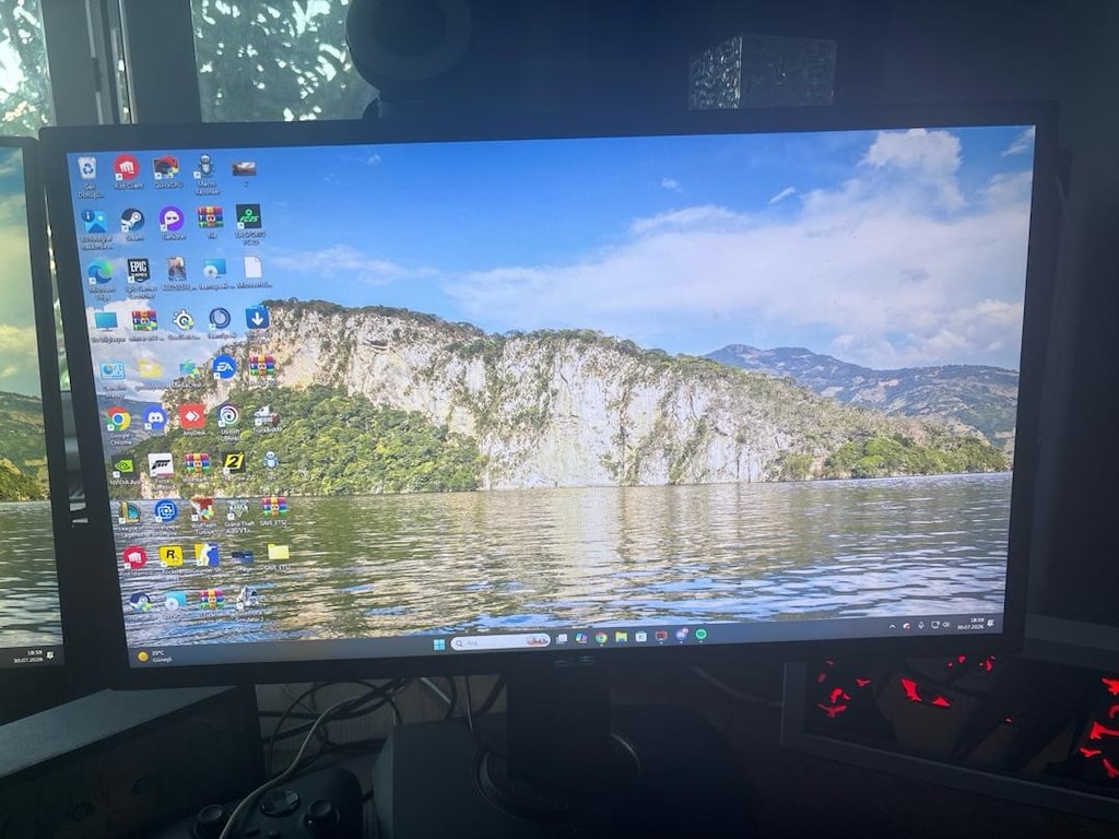 ASUS 0.5 ms 165 HZ MONİTÖR GYSNC
