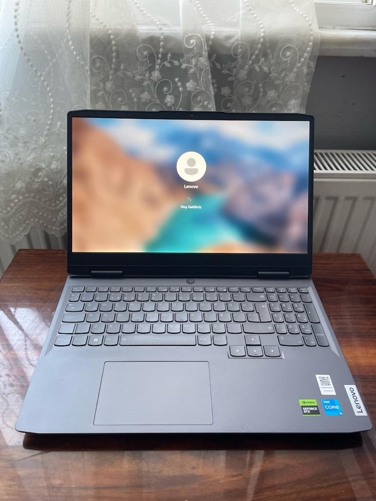 Lenovo LOQ 15IRH8 | i5-12450H | RTX 4050 | 8 GB RAM | 512 GB SSD