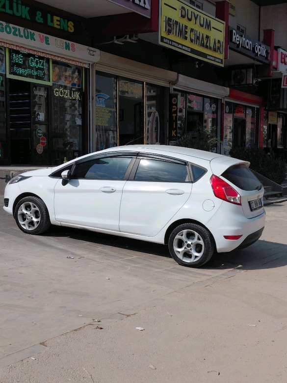2013 model Ford Fiesta - 4