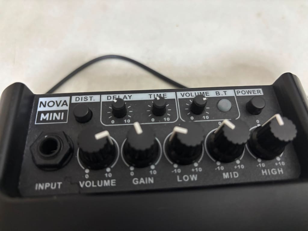 KOZMOS NOVA-MINI-BK GITAR AMFİSİ 10W - 3