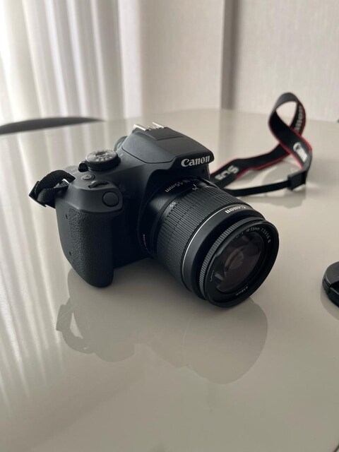 Canon eos 2000d