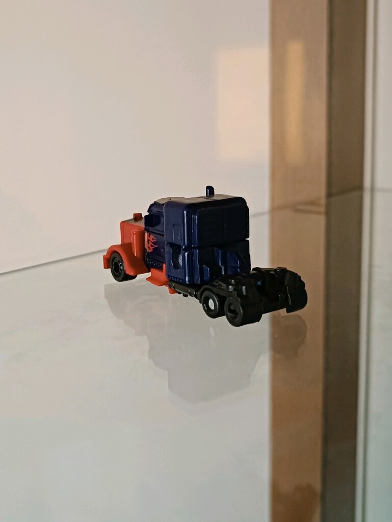 Transformers Legends Class Optimus Prime - 3